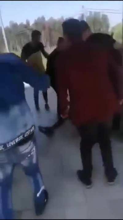 Unbelievable - some tuga redditors celebrating/making fun of a black guy being beaten by a group of Romani men