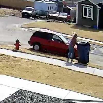 Trashcan 1 - Woman 0