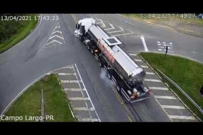 It's like a roundabout with a highway through the middle... What could go wrong?