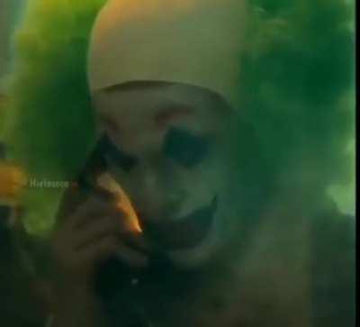 como destruir a un hombre cuyo único pecado fue sonreír