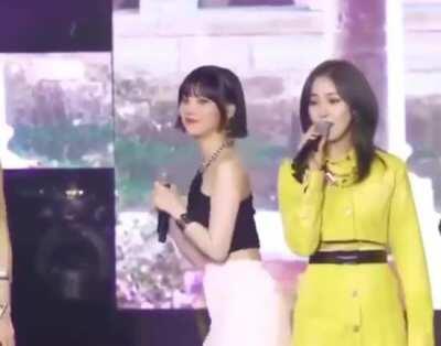 Sinb slaps eunha. 😂