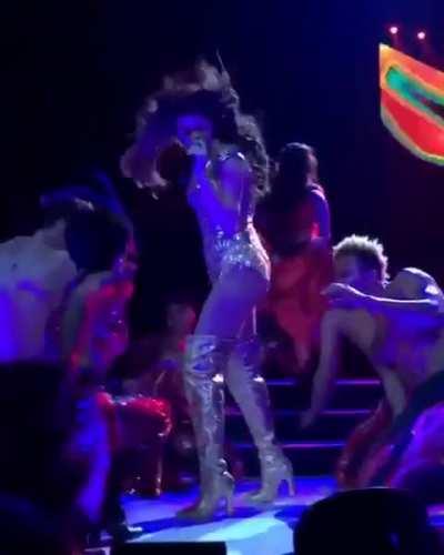 One of her hottest song performances (2016)