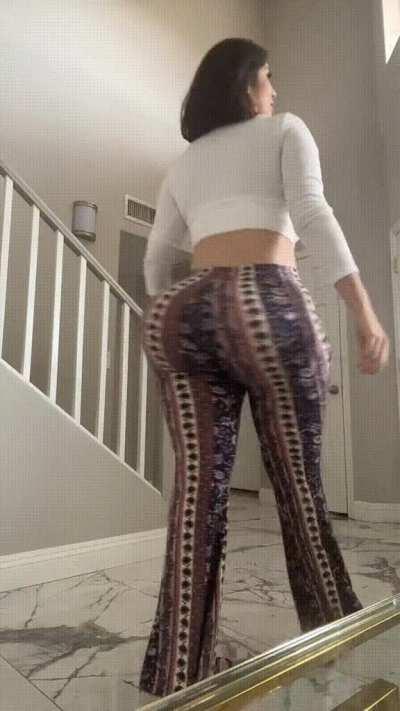 Instant boner from that fat ass