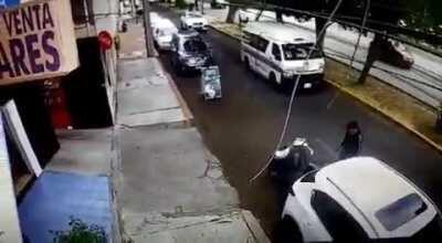 Driver attacks thieves after attempted robbery