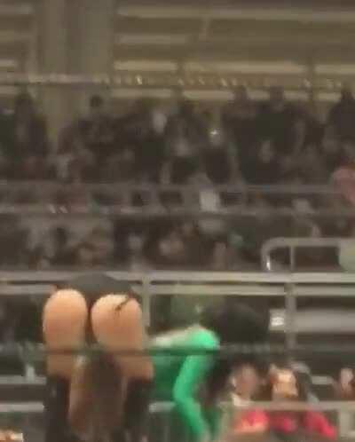 Catrina showing off her ass (3 MIC)