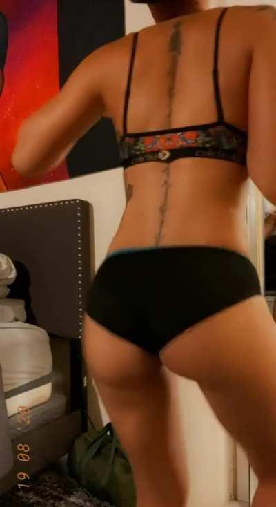 Her 17GB album below.