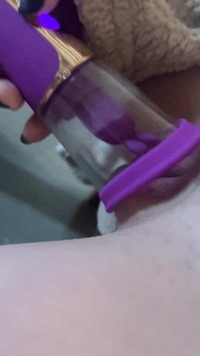 Slow mo suction release 