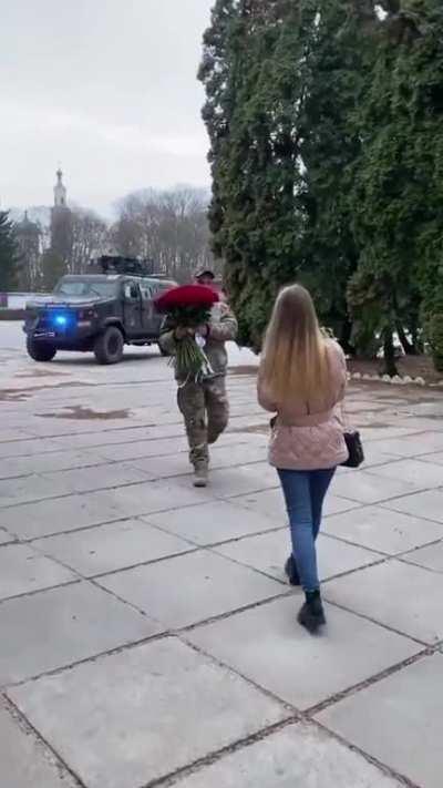 A very special moment for this happy couple, as shared by the border guards