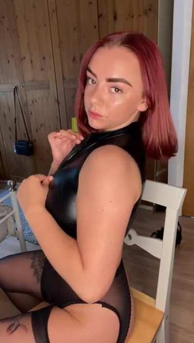 My OnlyFans is still on $6.50! That’s 35% off for hundreds of pics+vids — only a few spots left at this price so grab them quick! 💕 LINK IN THE COMMENTS 💕