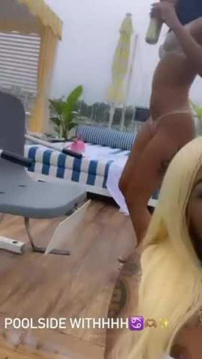 Poolside w/ Edwina 🌞