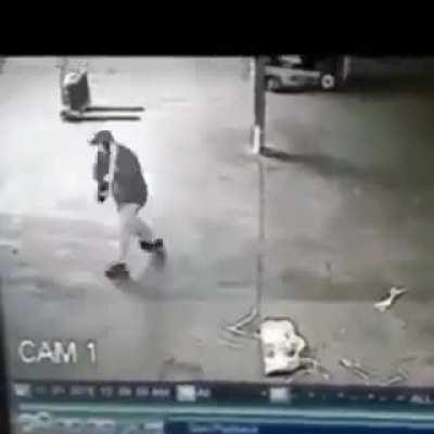 El wn que trabaja en el ACuenta--- Cristian si ves esto saluda a la Aya