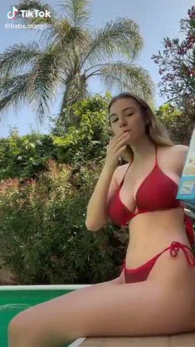 Breakfast by the pool