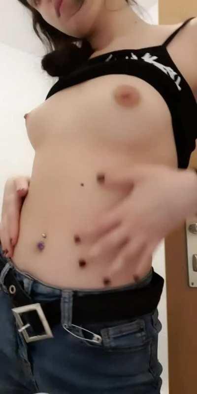 I am 4‘10 smash or pass?🥺🥺 (OC) 18y german