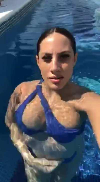 Do you like latinas in bikinis?