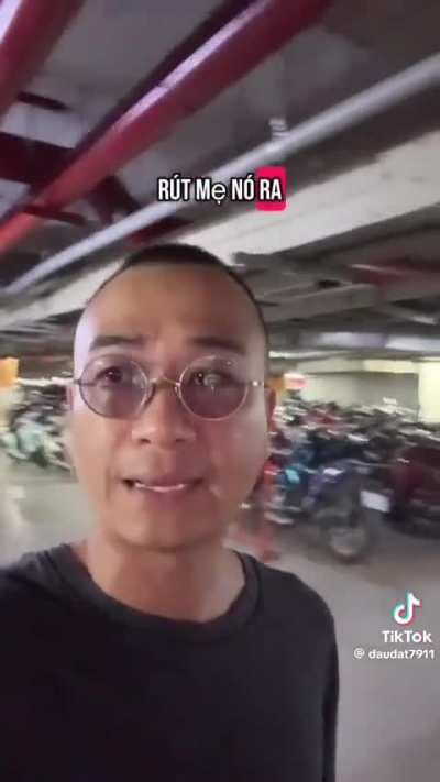 Sạc xe điện ở chung cư và văn hóa ứng xử ở Đông Lào