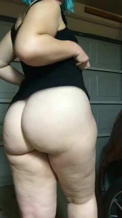 lifting my skirt to show of my pink thong <3