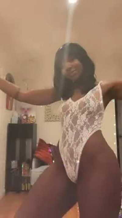 Doing my 2 favorite things!🙌🏾 who would join me?😎