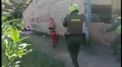 Man With a Machete Gets Tased by The Police in Columbia