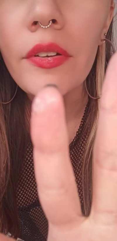 First post here 🔥 Do u like my sloppy mouth? 🥵