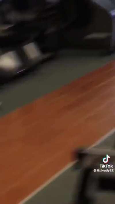 Guy interrupts a shop owner’s business with a lame barbell prank