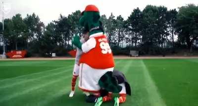 Vieira and Martinelli must be brothers separated at birth