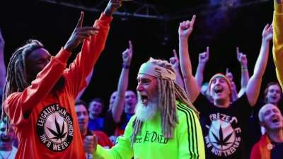 🔥 LE FUTUR C’EST MAINTENANT🔥

💾 60 balais, mais j’kick plus dur qu’vos rêves en HD
⚡ Code en binaire, flow en fusion, l’IA chiale dans l’coin
🦾 Algorithme K.O., j’maîtrise la prod, j’fais jumper l’horizon !
🔥 Disquettes, pixels, flammes – ma plume frappe 