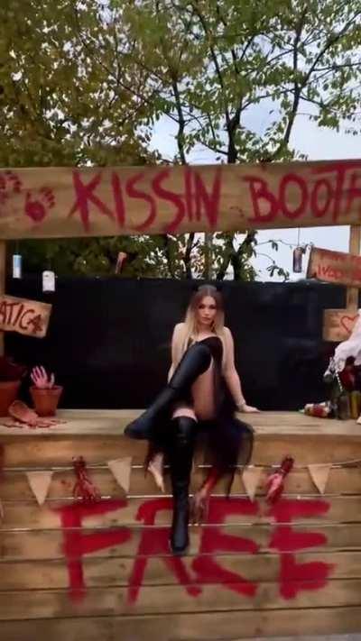 Happy Halloween mit viel Bein - TikTok, 31 Oktober 2023