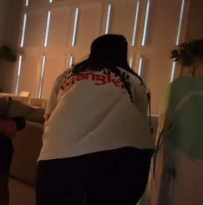 Damn look at that big juicy ass 