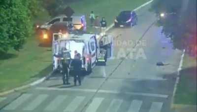 Woman thinks she is a Toretto and brutally blows up a motorcyclist (RIP)