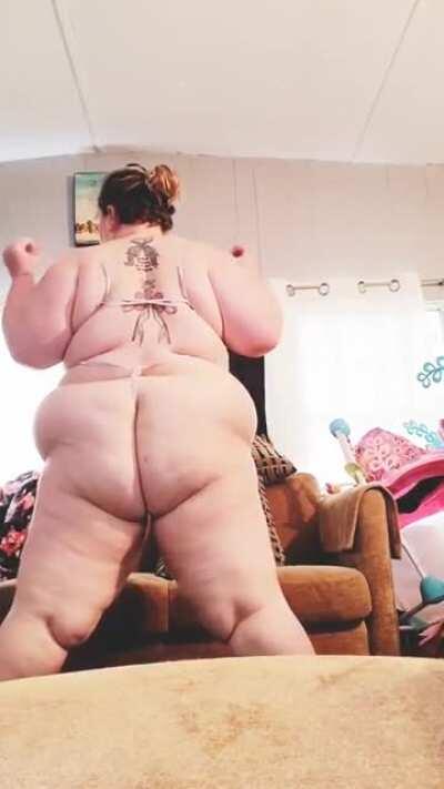 Just a little twerk for my fan club 👅💦