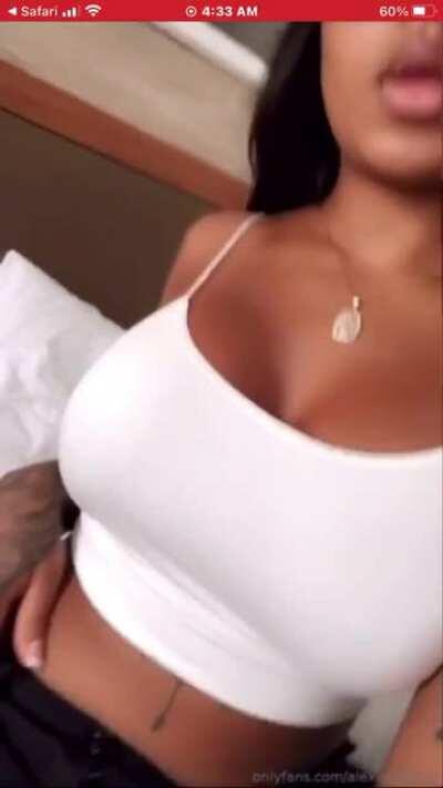 @l£xishog@nn pulling out tittes