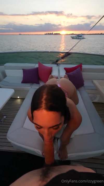 En el yate me la follé