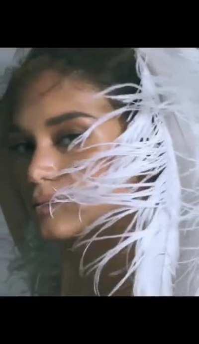 Pia Wurtzbach UNLI JIGGLE🍈🍈🍈🍈🍈