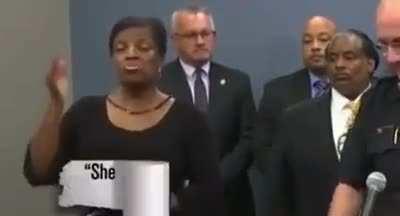 Мошенница с судимостью стала сурдопереводчицей в американской полиции, просто показывая руками всякую хуйню