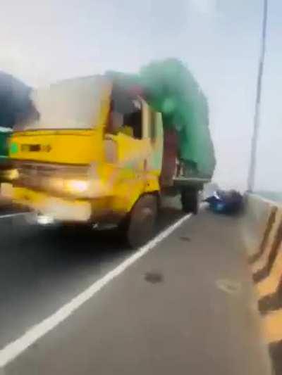 Play stupid game, win stupid prize 