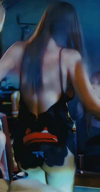 JENNIE'S BUTT AND CLEAVAGE ENHANCED 🍑