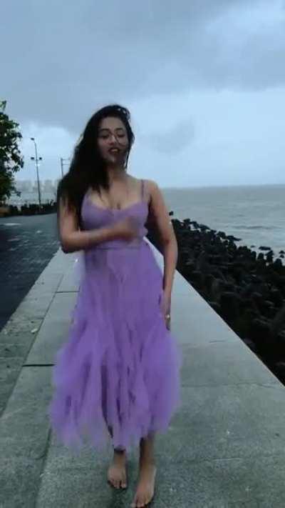 Toned curves 🍑🍑🔥🔥🔥