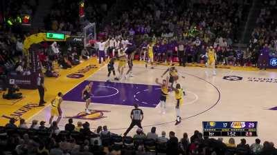 [Highlight] LeBron puts the dance moves on Sabonis and hits a step back three.