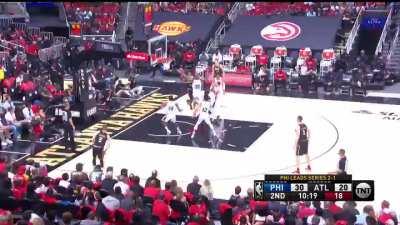 [Highlight] Dwight Howard destroys the rim on the lob