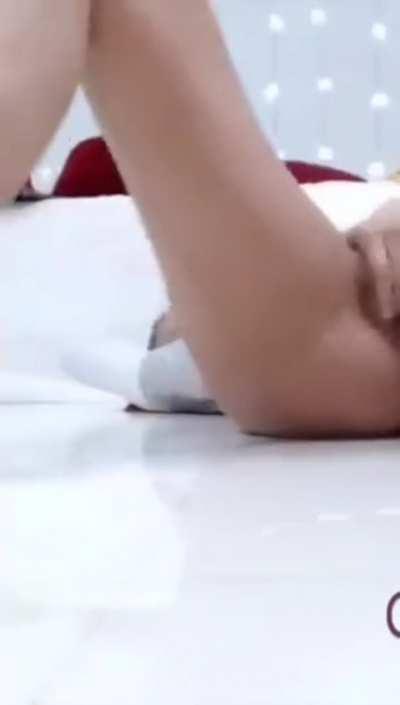 Crazy shaking orgasm with squirting