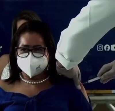 The more they fake giving politicians a vaccine, the more skeptical I get