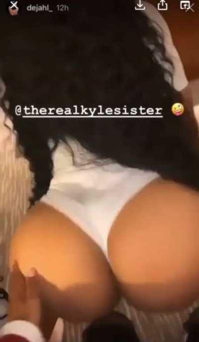 I’m lucky if I’m lasting 30 seconds with that 🍑