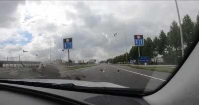 Dutch police doesn’t like shooting suspects. Ends it with a massive crash