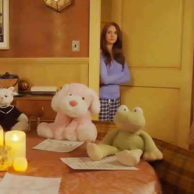 Difference between Annie & Alison in a S05 blooper :p