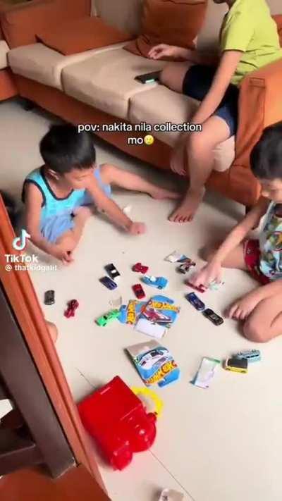 The effort of saving money and collect hot wheels 🥲 and been found from your cousins. Ang sakit panoorin
