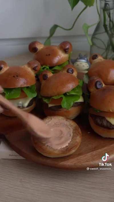 froggy burgers by @sweet_essence_ on tiktok