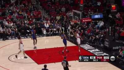 [Highlight] Greg Brown with his between the legs fast break jam!