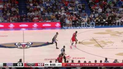 [Highlight] Zion steal from Javale to monster dunk