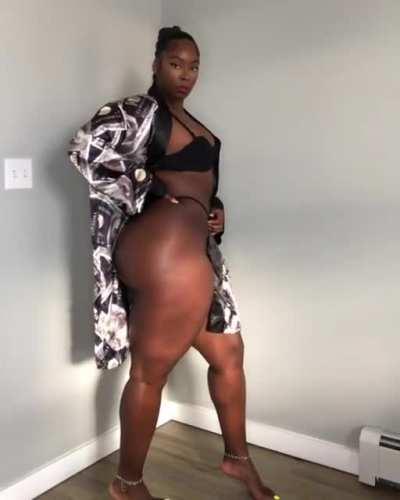 ADRIAN X YOUNG GODDE$$ (@truemahogany)