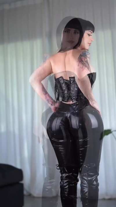 Curvy Girl In Latex